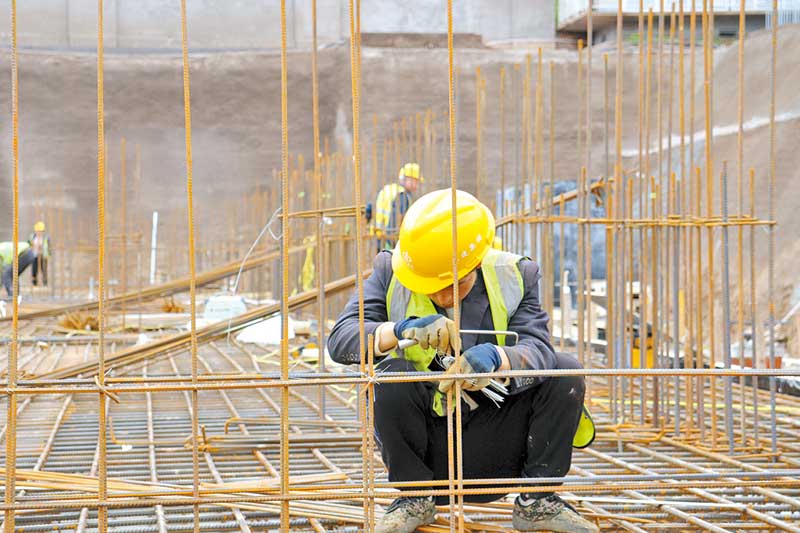 开足马力 铆足干劲 加速推动项目建设